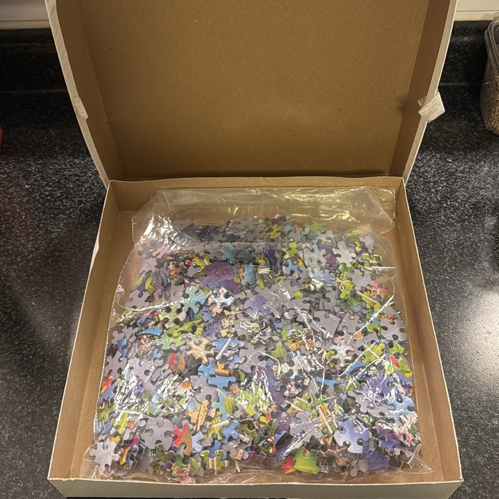 Spilsbury:Butterfly Shaped 1000 Piece Puzzle - Picture 2 of 3